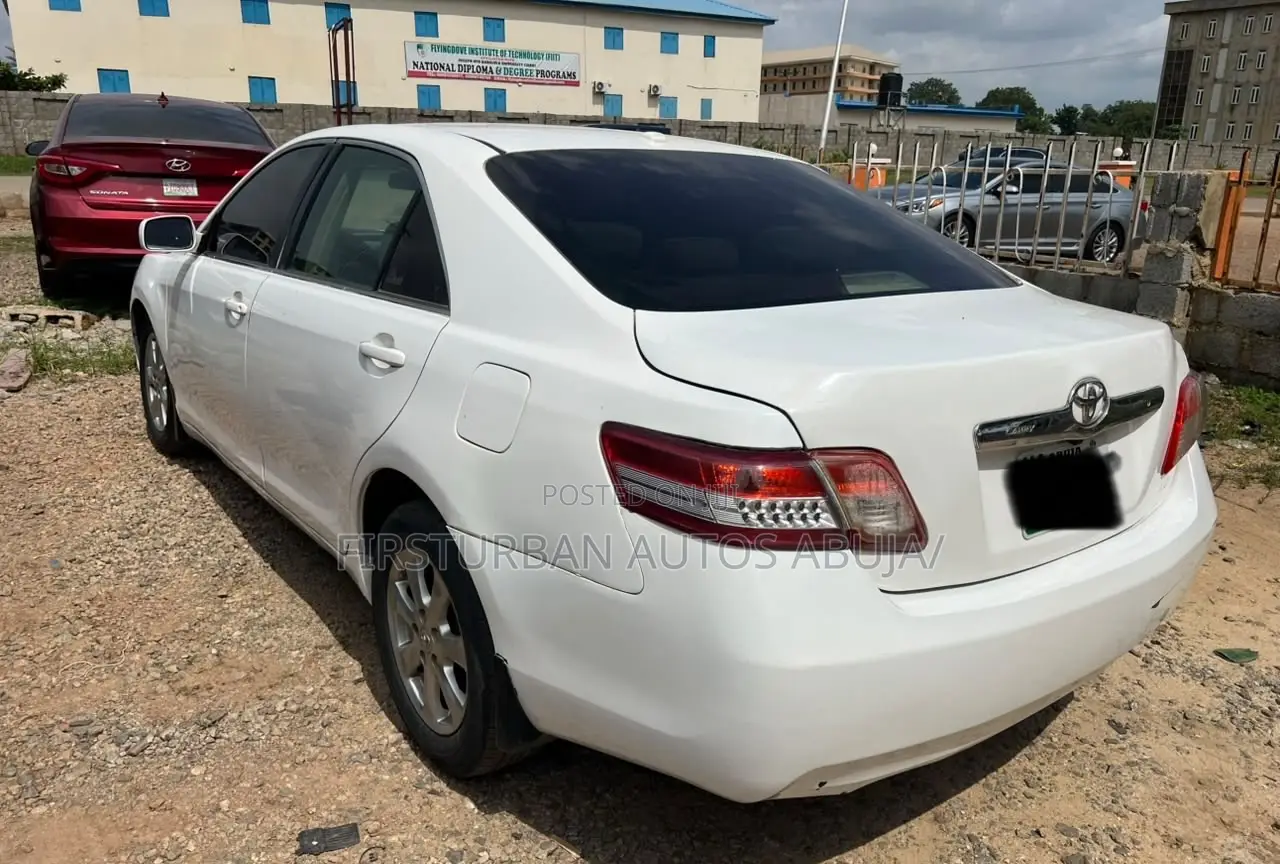 Toyota Camry LE 4dr Sedan (2.5L 4cyl 6AM) 2010 White