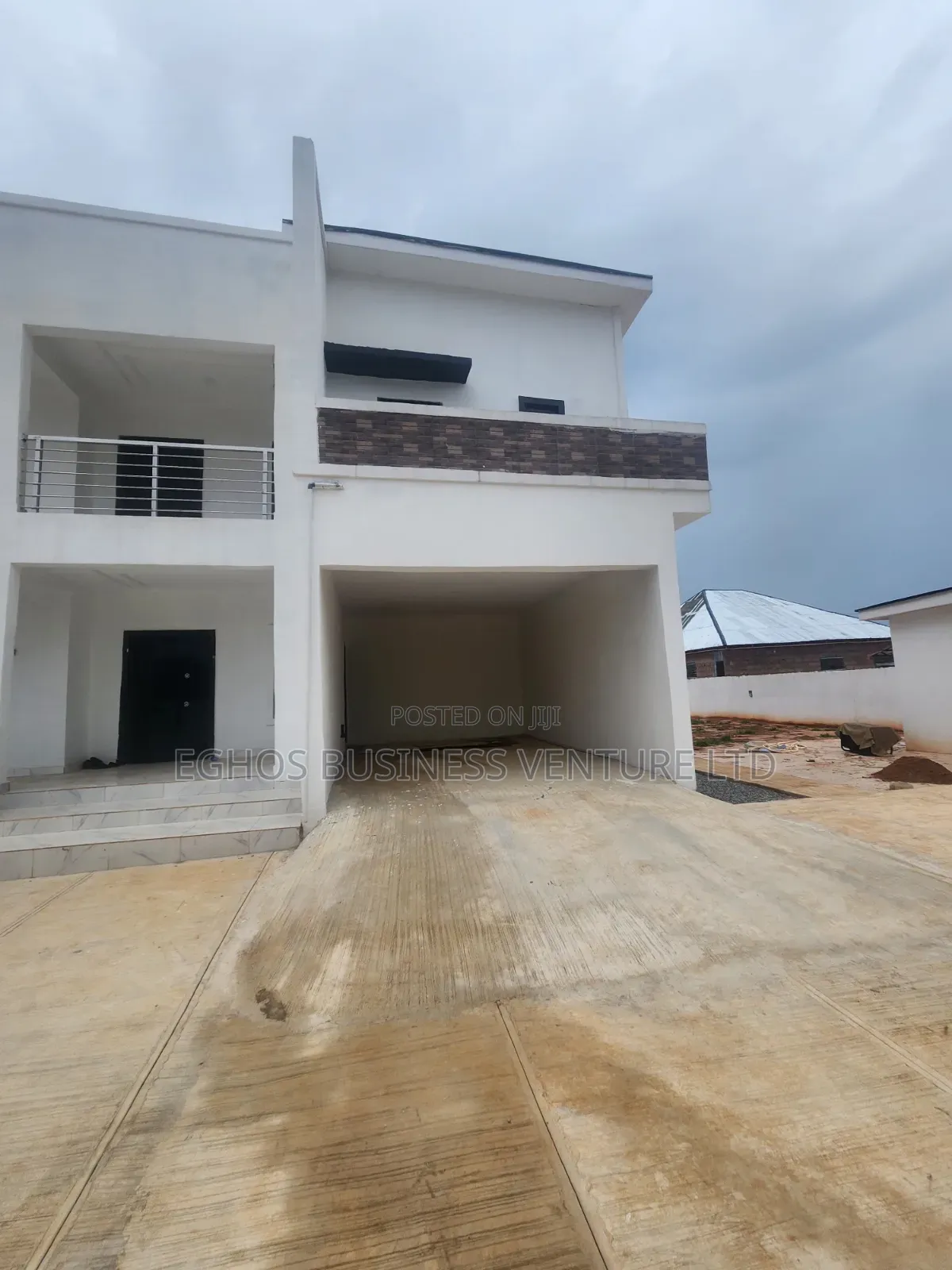5bdrm Duplex in Ogheghe Sapeleroad, Benin City for sale