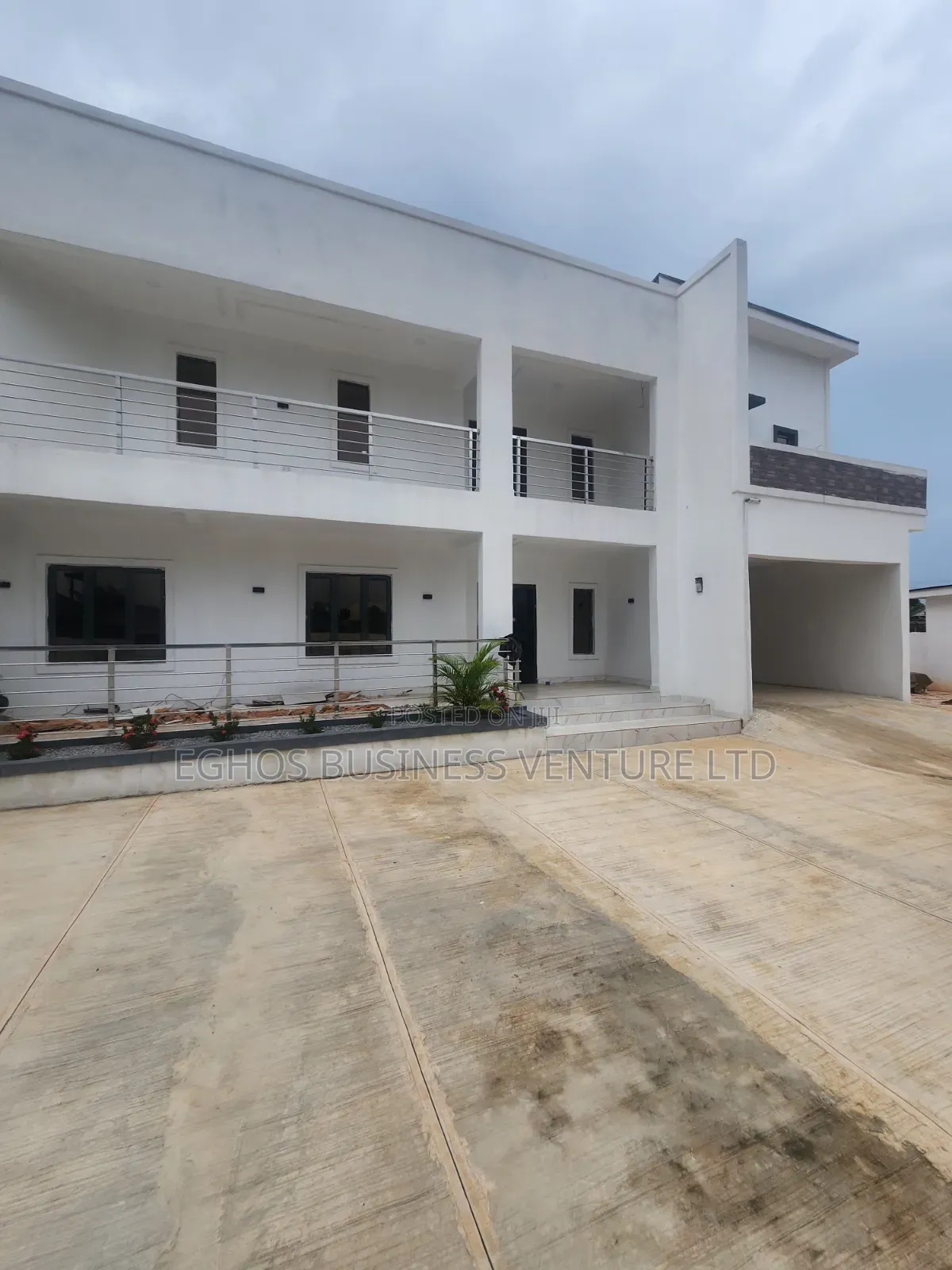 5bdrm Duplex in Ogheghe Sapeleroad, Benin City for sale