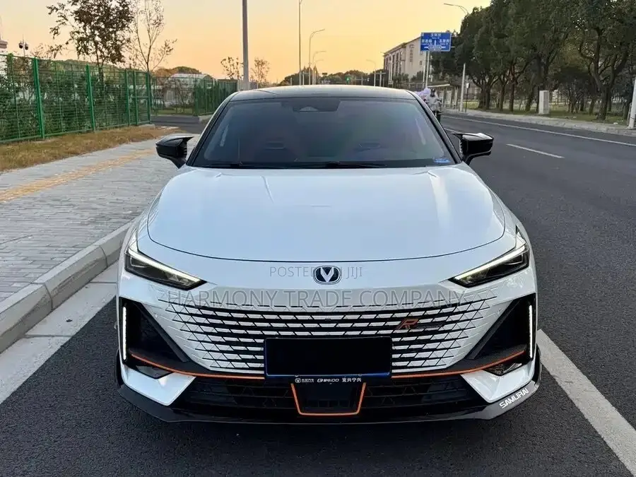 Changan UNI-V 1.5 Hybrid FWD 2024 White