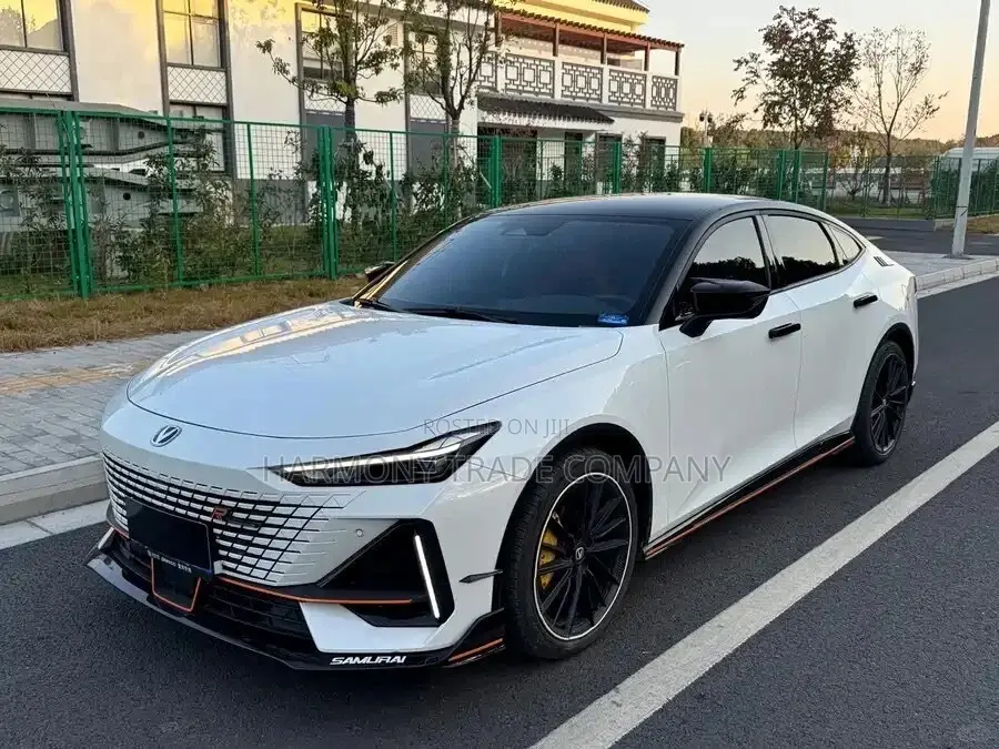 Changan UNI-V 1.5 Hybrid FWD 2024 White
