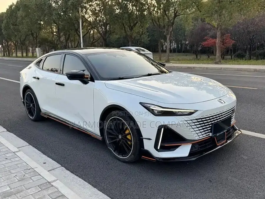 Changan UNI-V 1.5 Hybrid FWD 2024 White
