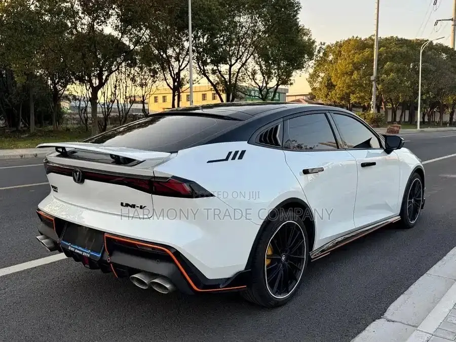 Changan UNI-V 1.5 Hybrid FWD 2024 White