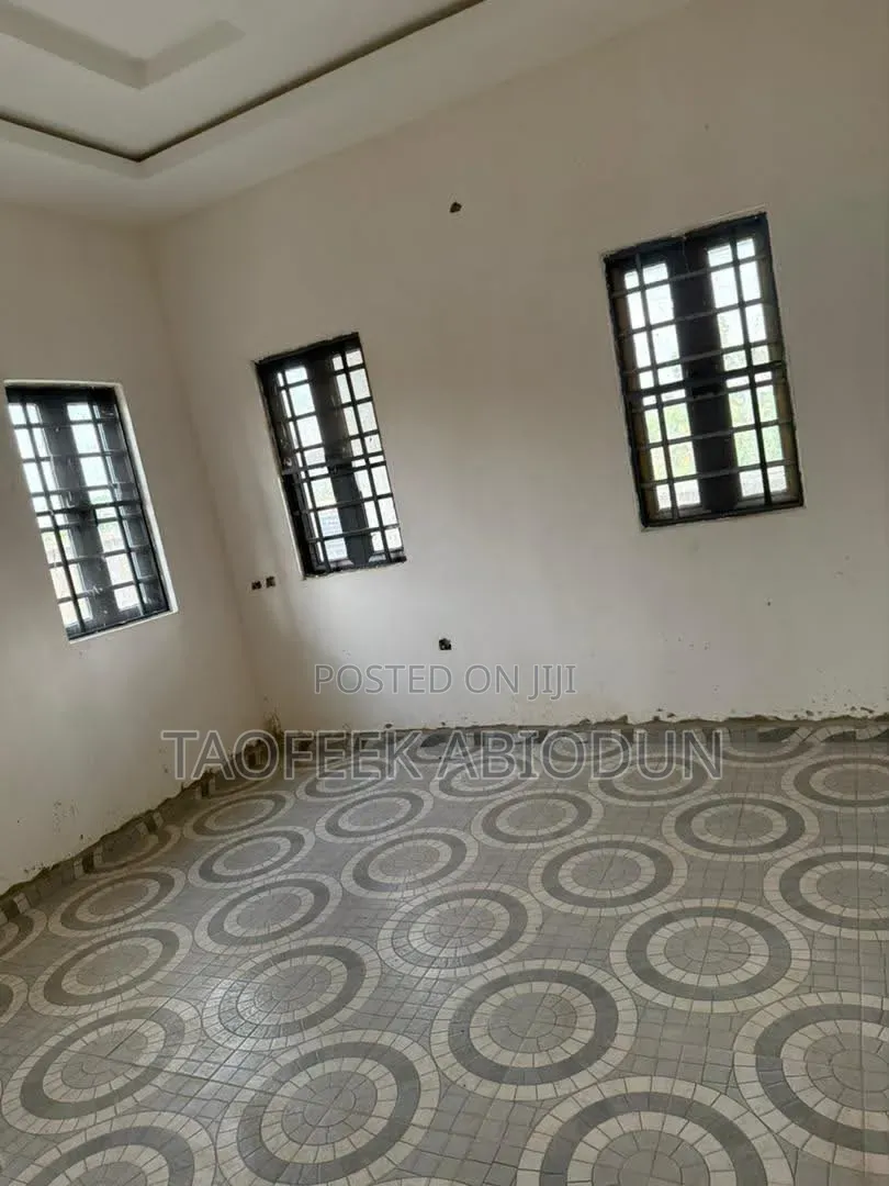 Furnished 3bdrm Bungalow in Adeleke Estate for sale