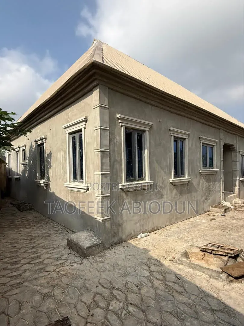 Furnished 3bdrm Bungalow in Adeleke Estate for sale
