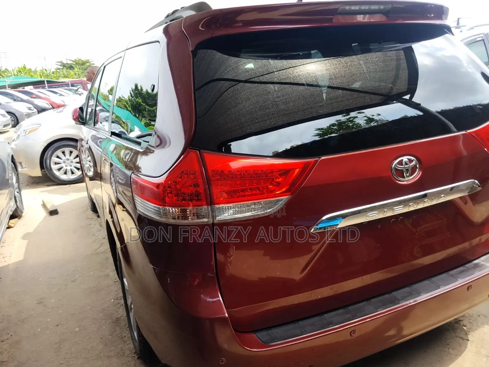Toyota Sienna 2012 Red