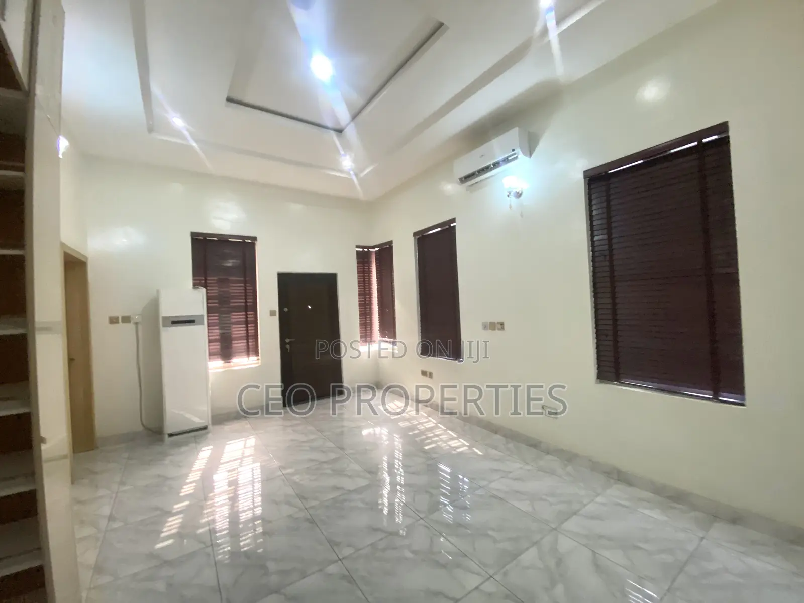 4bdrm Duplex in Chevron/Eleganza for rent