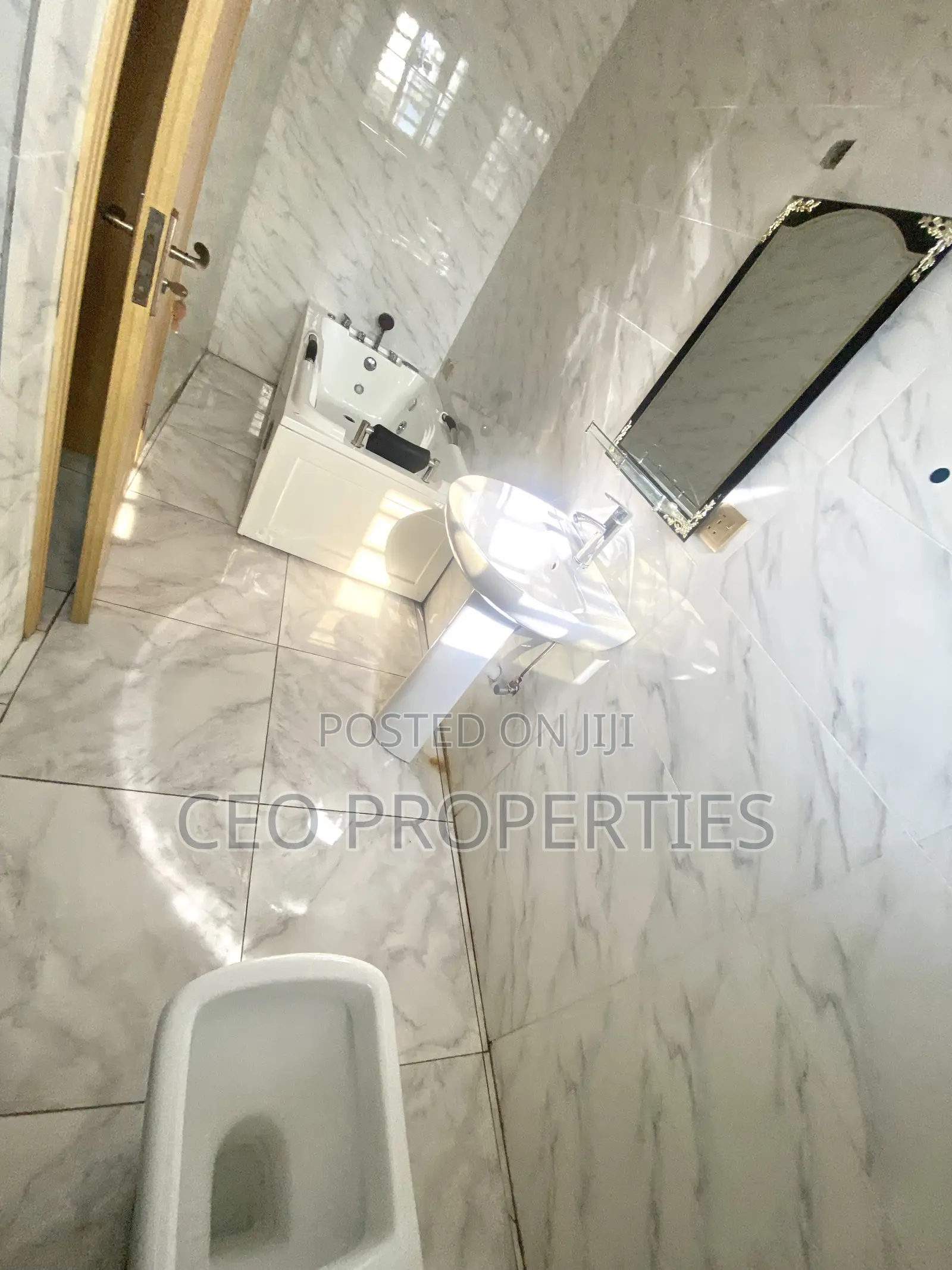 4bdrm Duplex in Chevron/Eleganza for rent