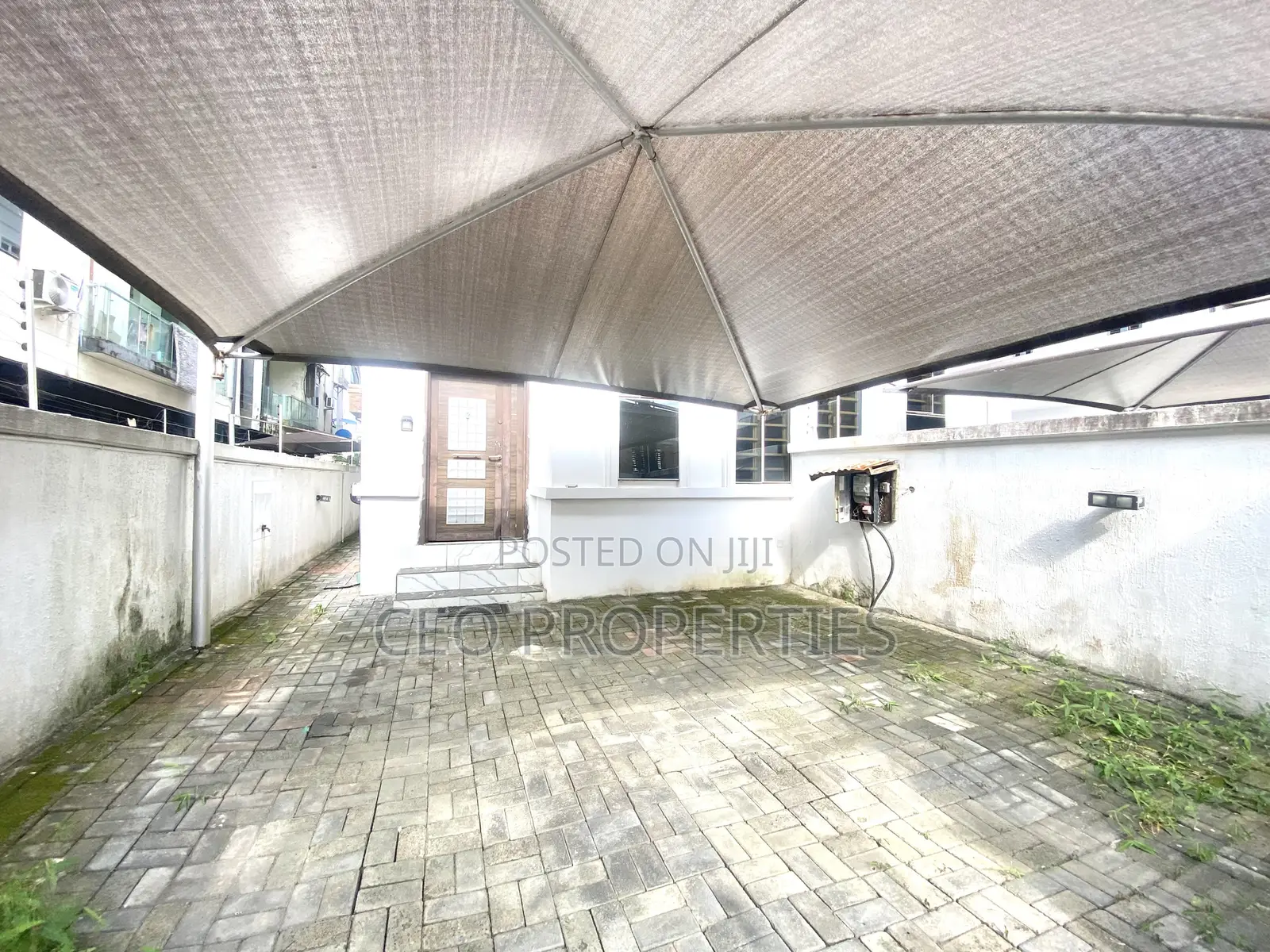 4bdrm Duplex in Chevron/Eleganza for rent