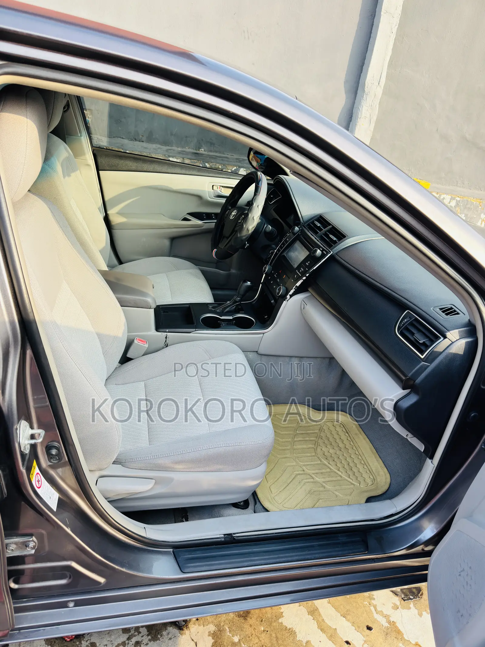 Toyota Camry LE 4dr Sedan (2.5L 4cyl 6A) 2016 Gray