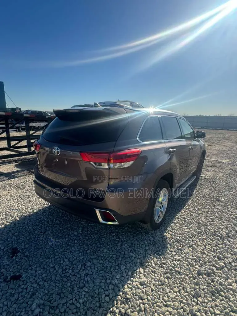 Toyota Highlander Limited 2019 Brown