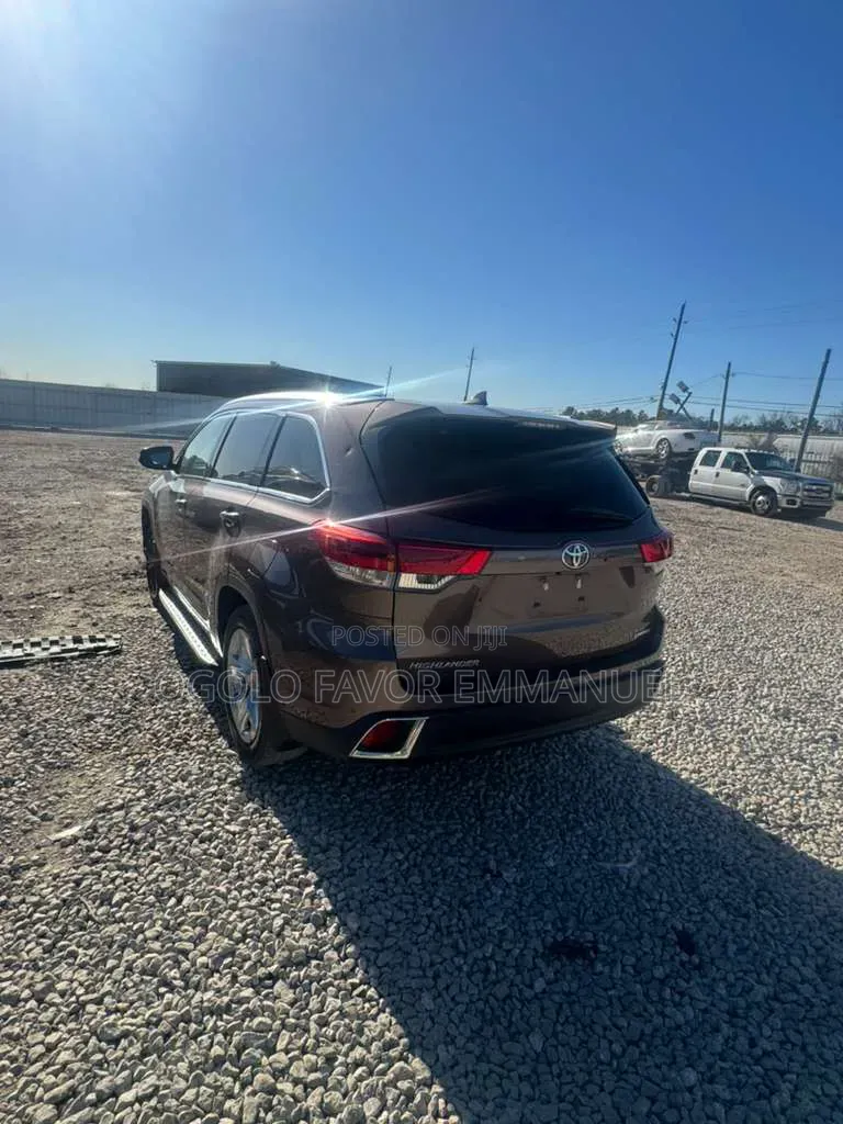 Toyota Highlander Limited 2019 Brown