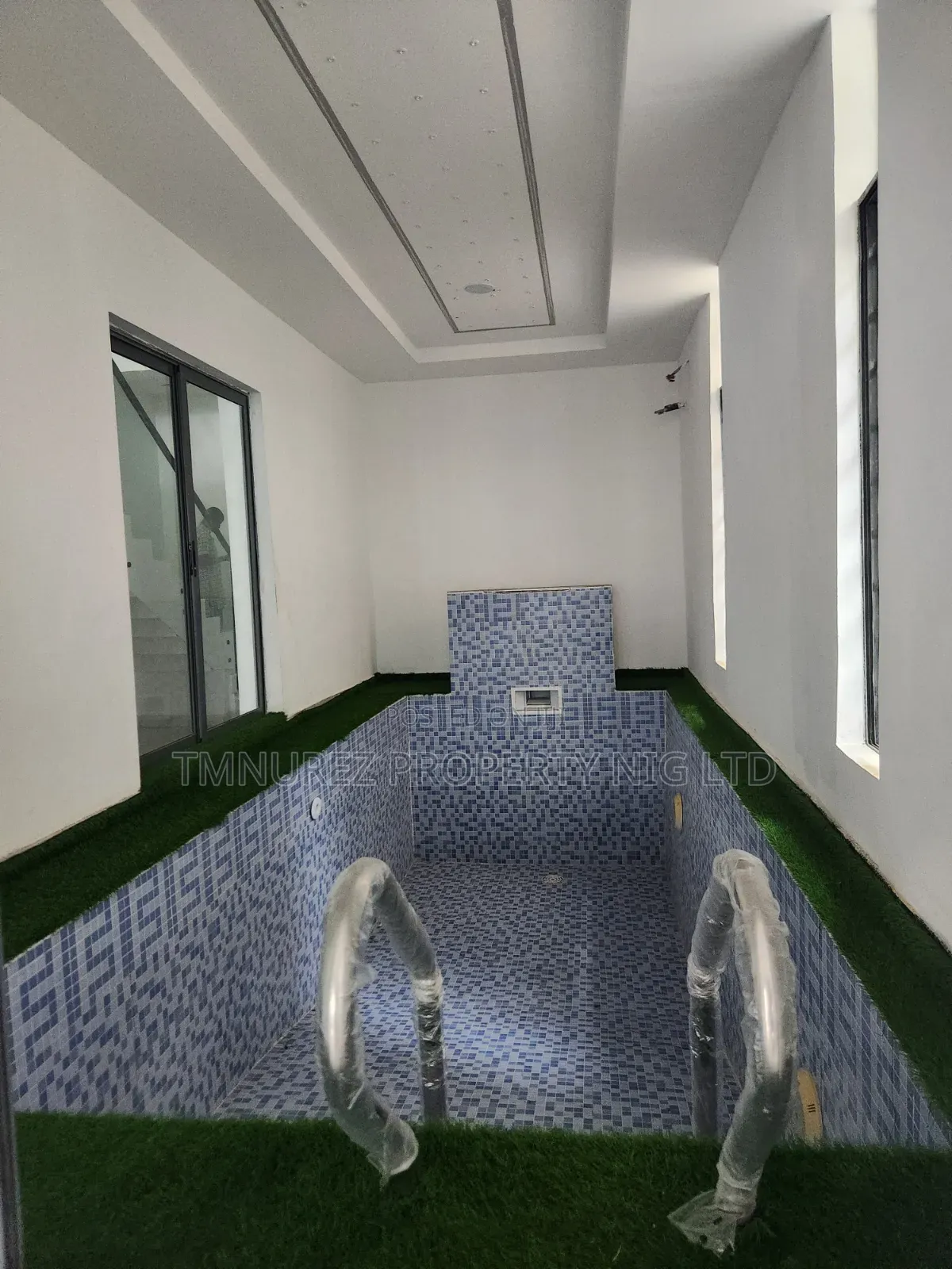6bdrm Duplex in Chevron for sale