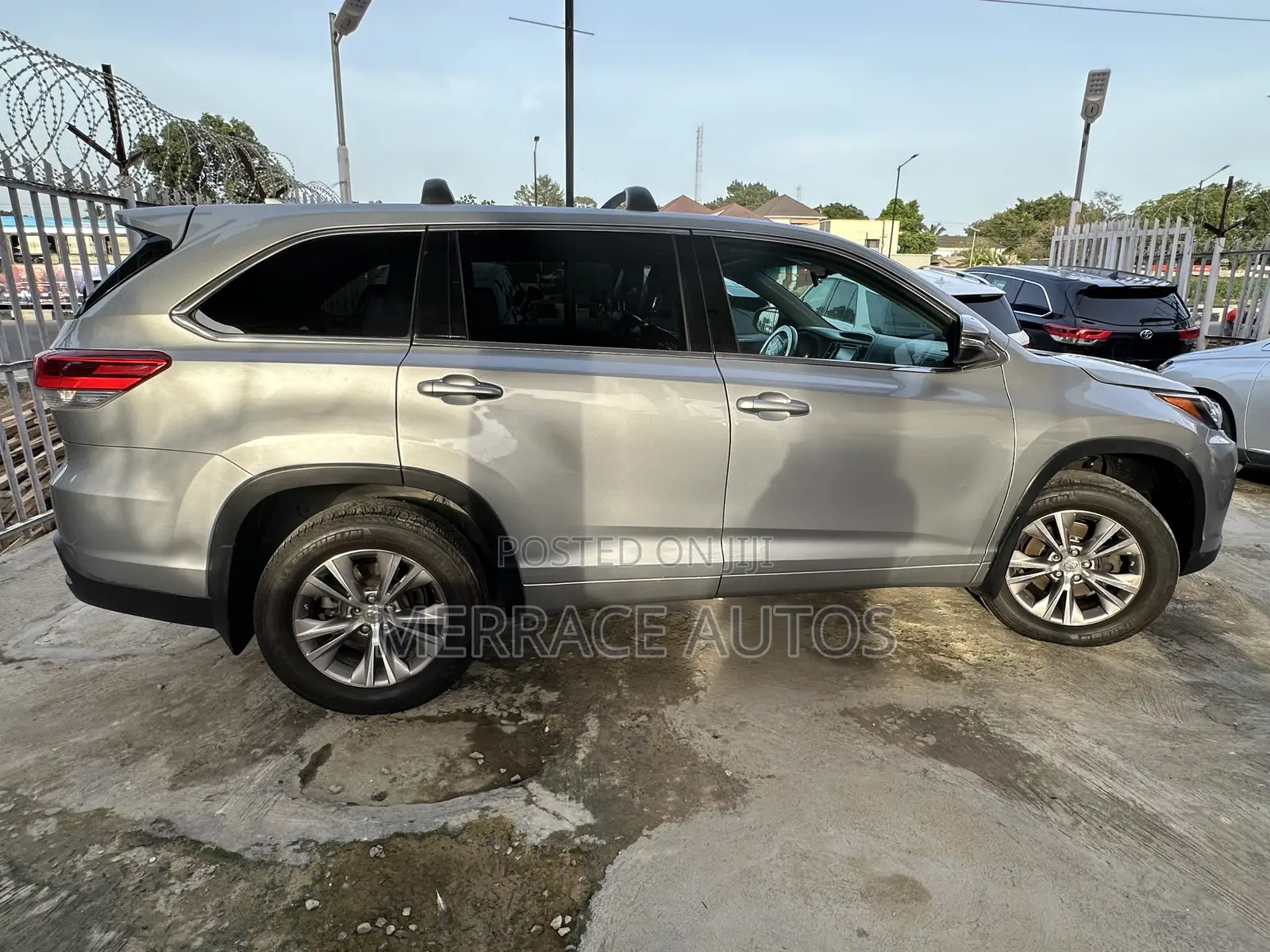 Toyota Highlander XLE 4dr SUV AWD (3.5L 6cyl 6A) 2014 Gray
