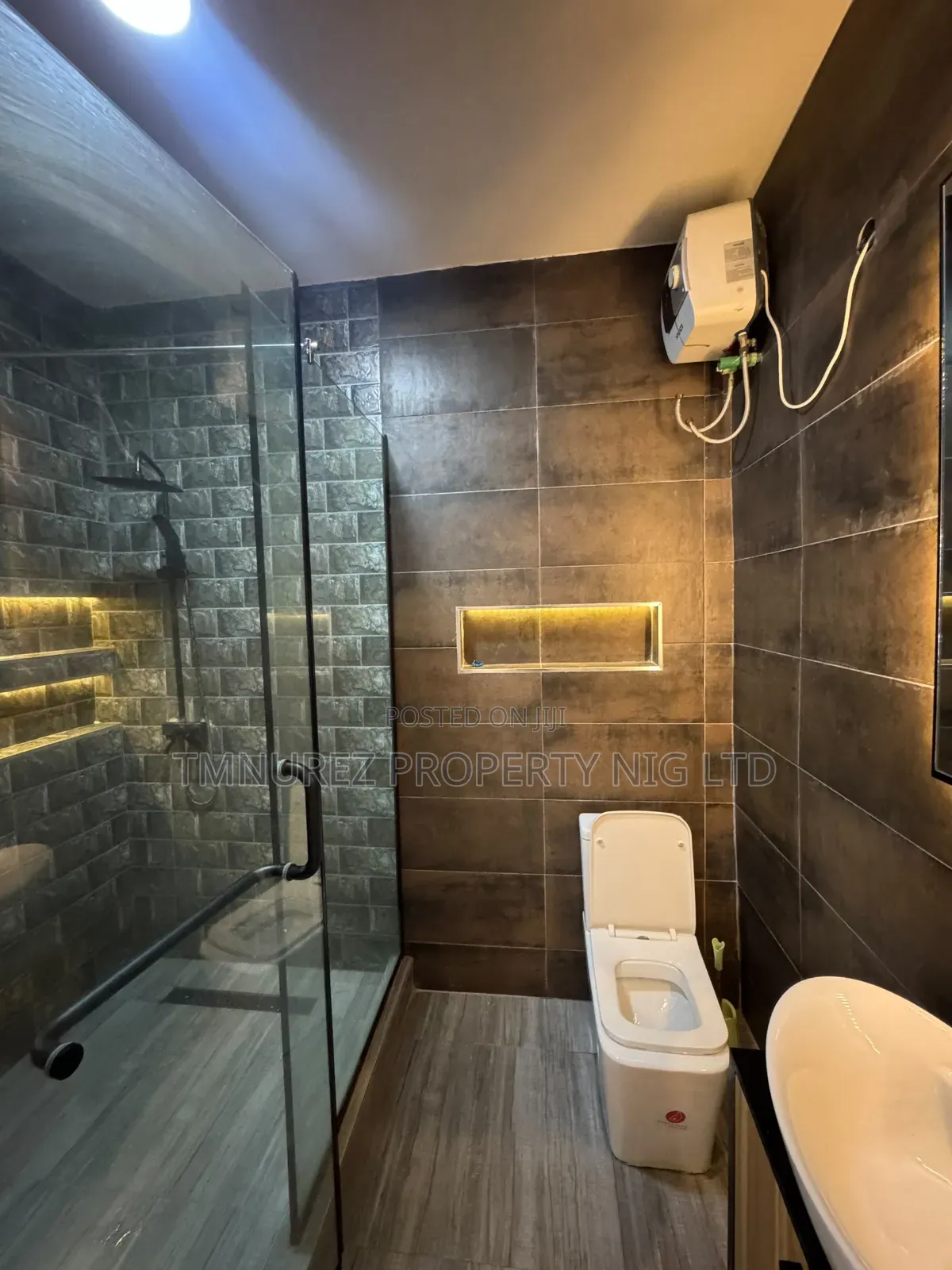 3bdrm Duplex in Chevron for rent