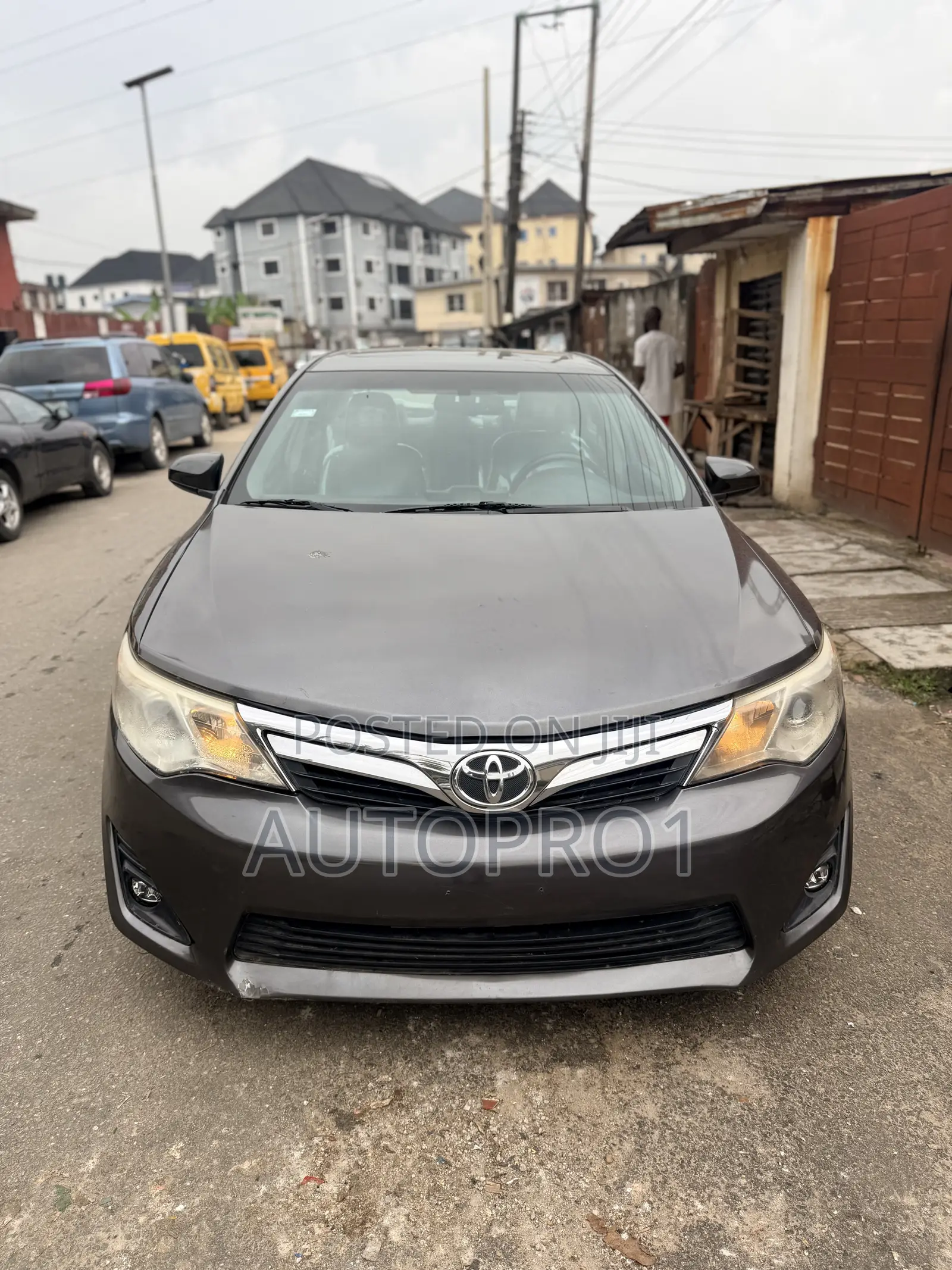 Toyota Camry XLE 4dr Sedan (2.5L 4cyl 6A) 2013 Gray