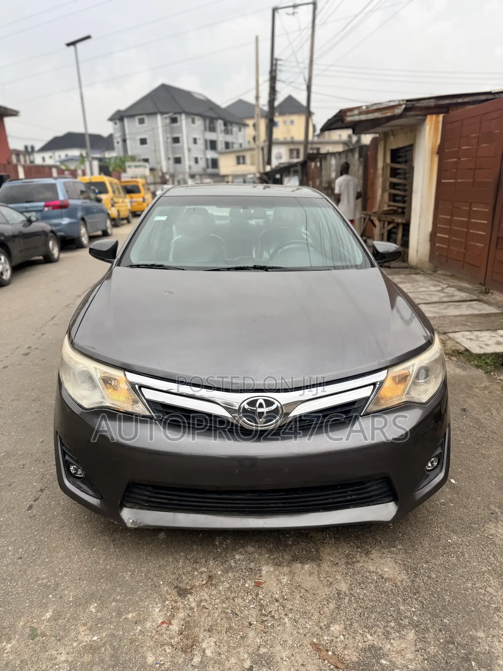 Toyota Camry XLE 4dr Sedan (2.5L 4cyl 6A) 2013 Gray