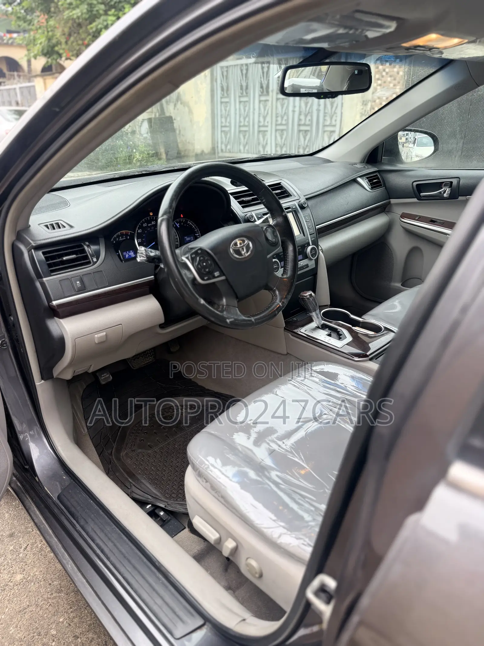 Toyota Camry XLE 4dr Sedan (2.5L 4cyl 6A) 2013 Gray