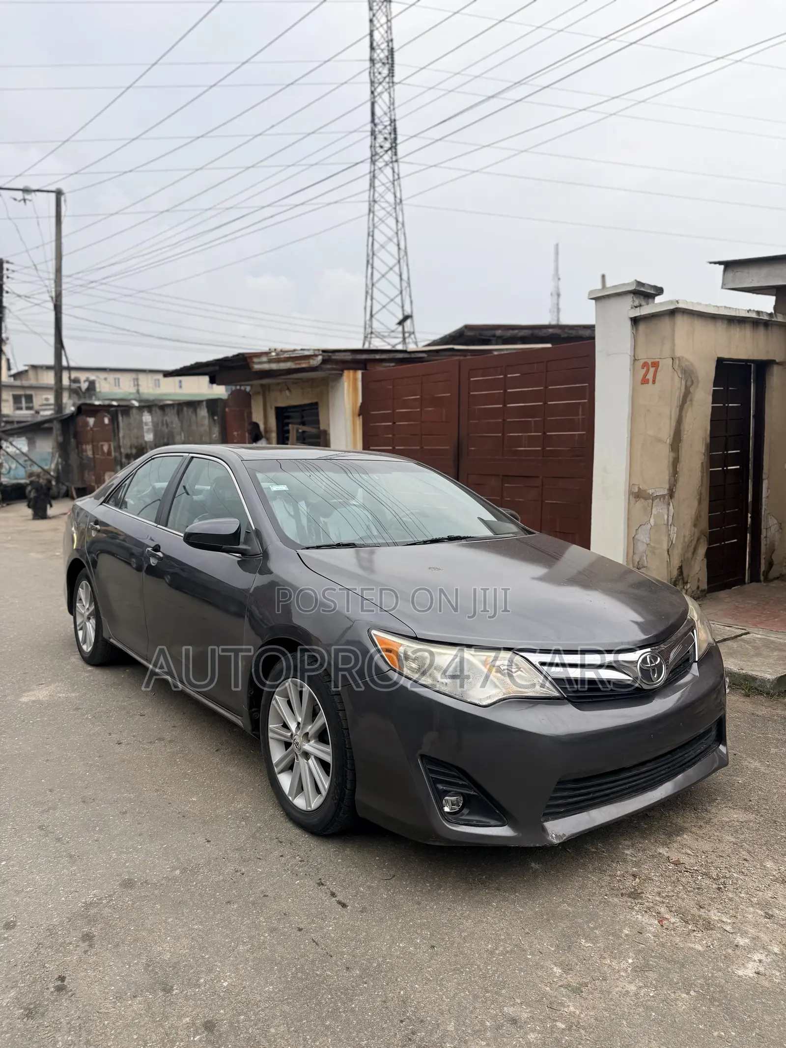 Toyota Camry XLE 4dr Sedan (2.5L 4cyl 6A) 2013 Gray