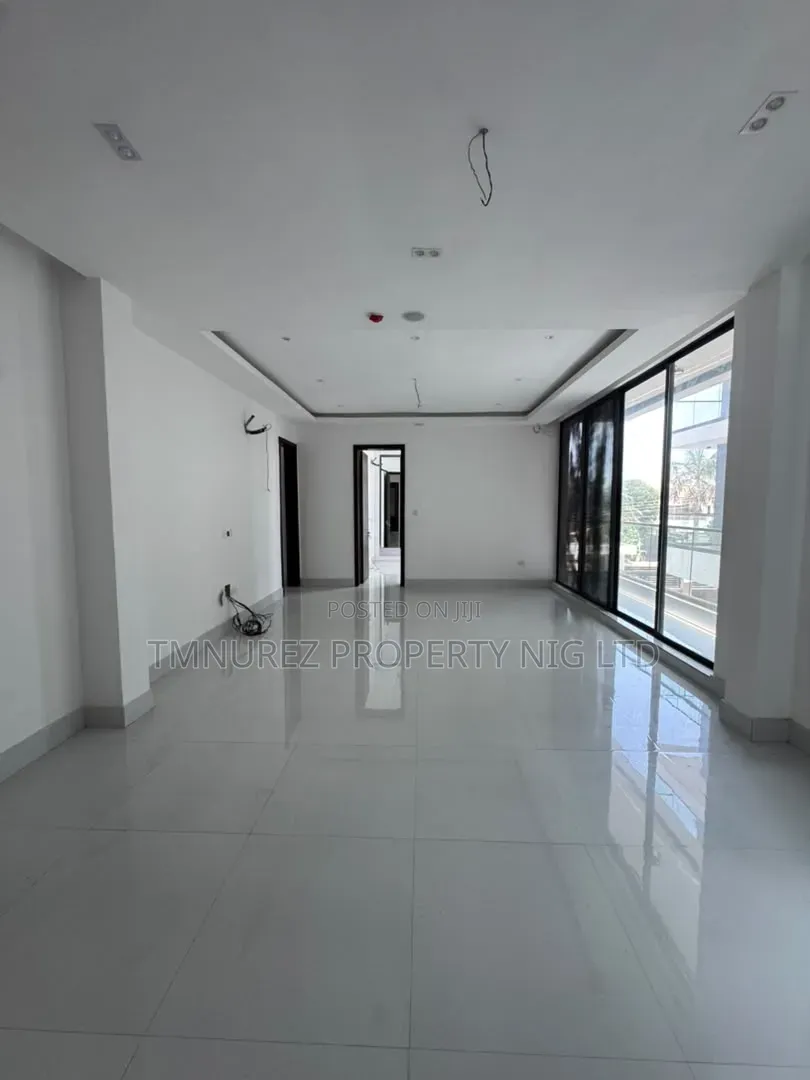 3bdrm Apartment in Lekki Phase 1 for rent
