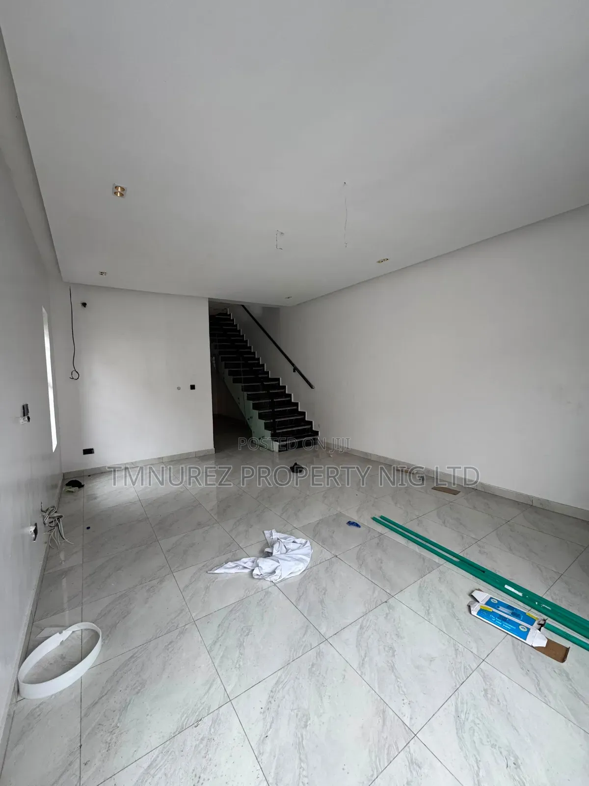 4bdrm Duplex in Chevron for rent