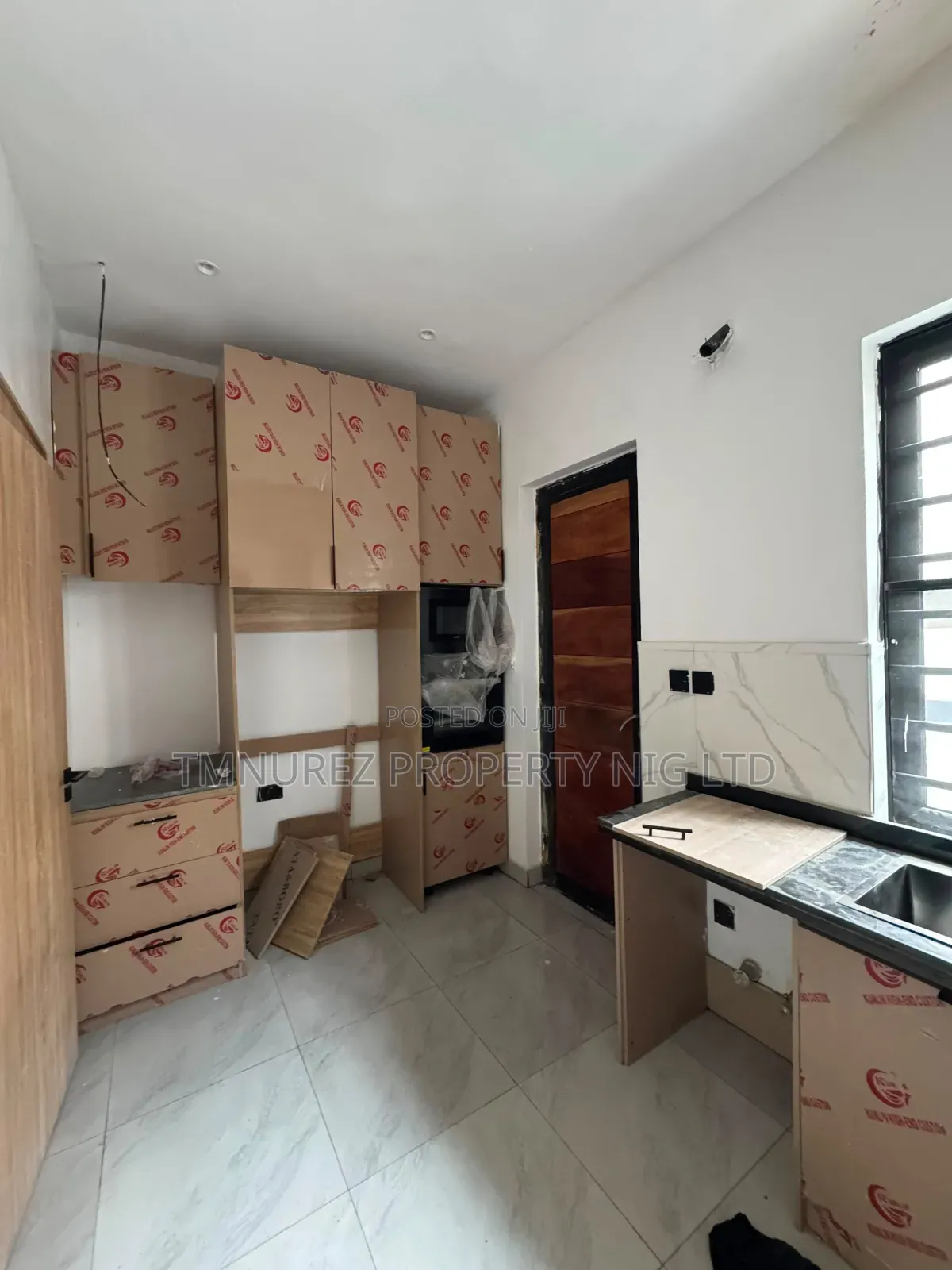 4bdrm Duplex in Chevron for rent