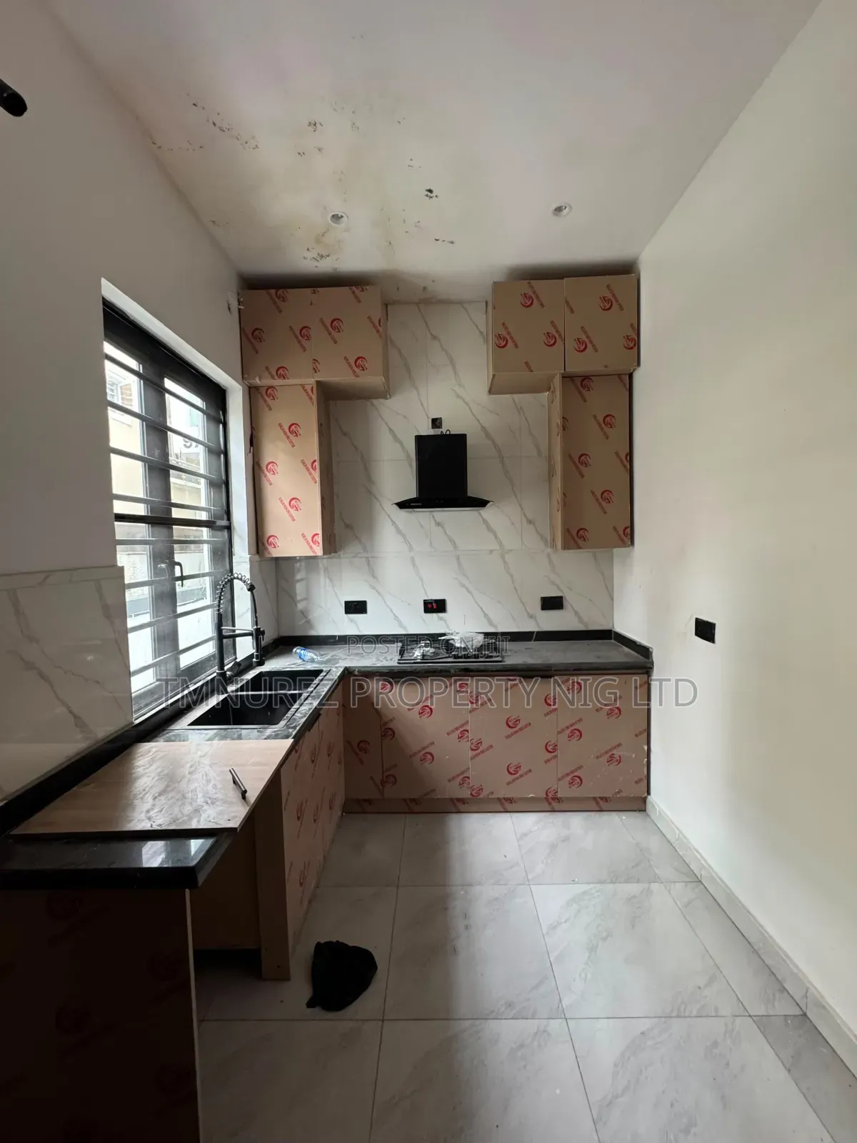 4bdrm Duplex in Chevron for rent