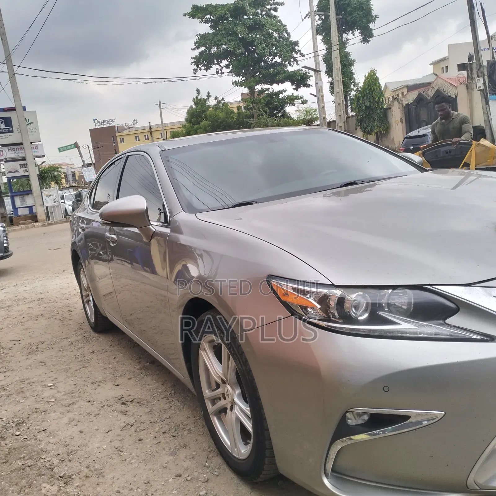 Lexus ES 2017 Gold