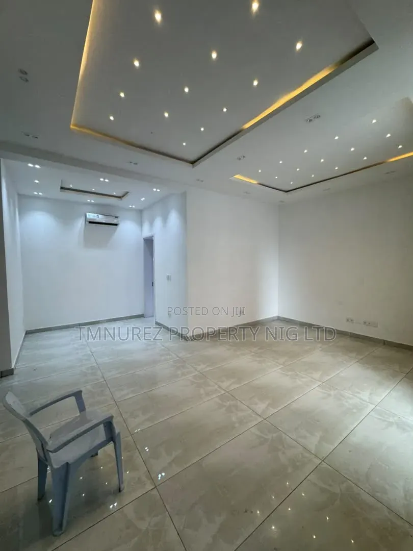 3bdrm Apartment in Lekki Phase 1 for rent