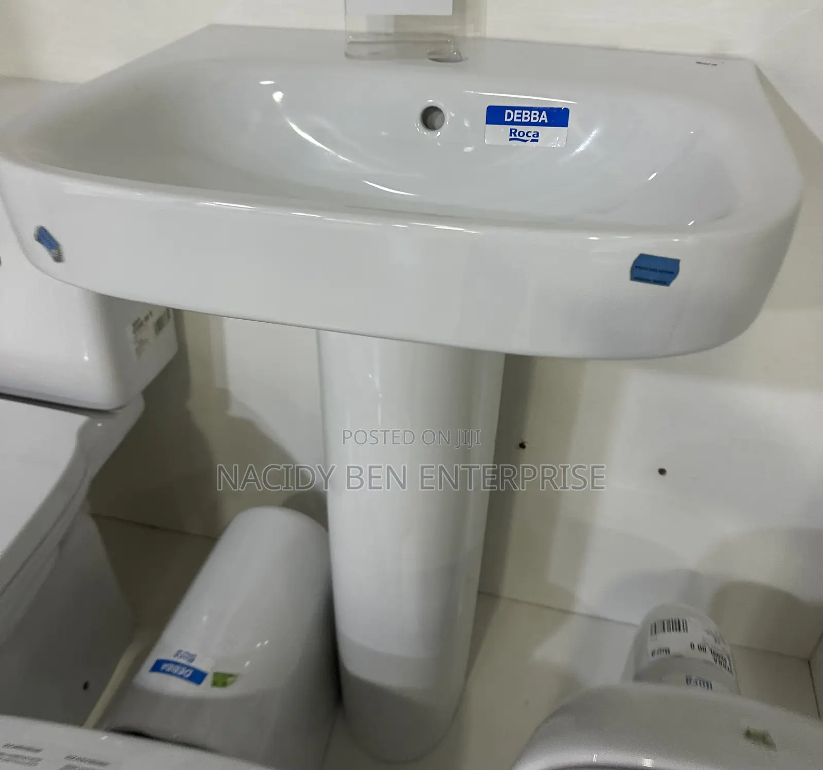 Roca Basin With Pedestal