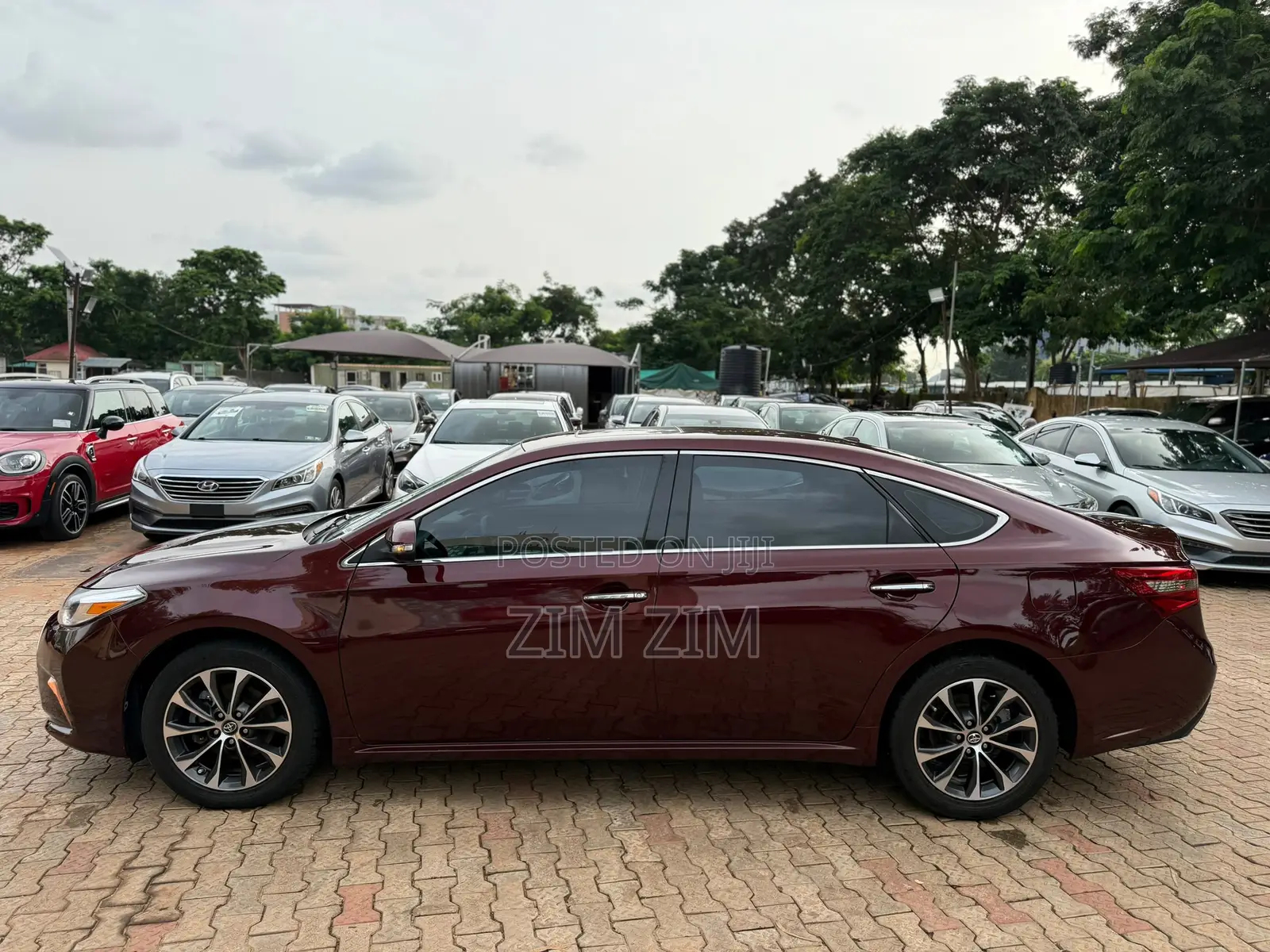 Toyota Avalon XLE Premium Sedan FWD (3.5L 6cyl 6A) 2017 Burgundy