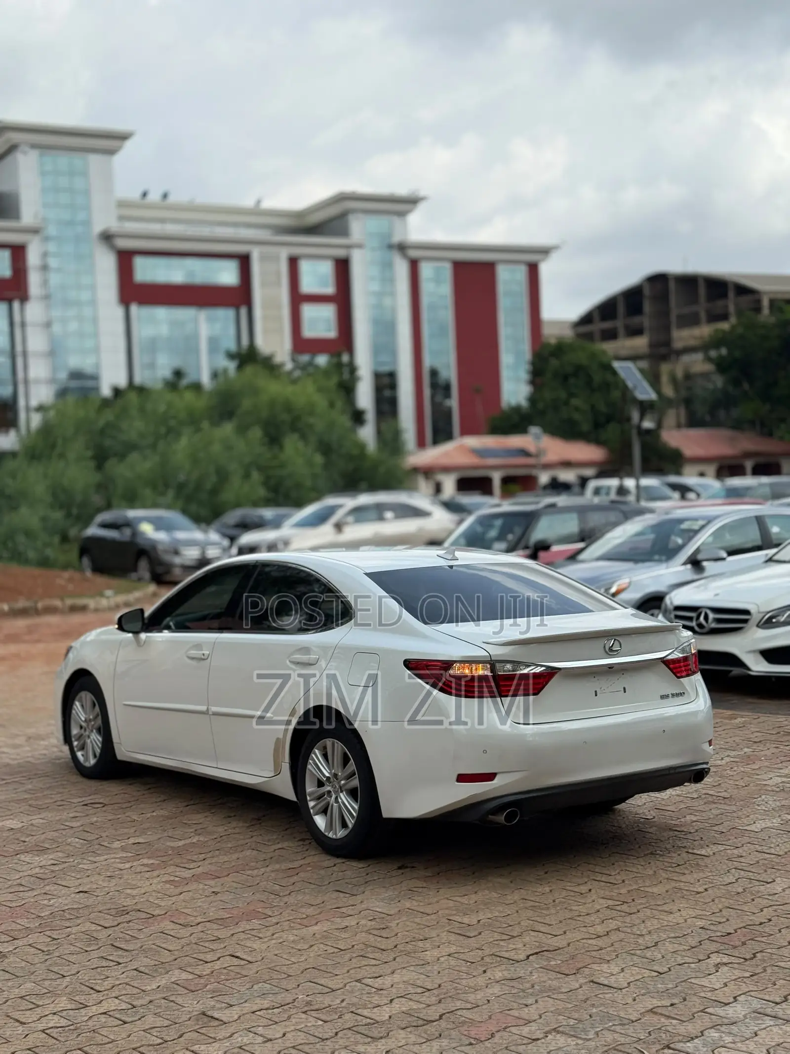 Lexus ES 350 FWD 2013 White