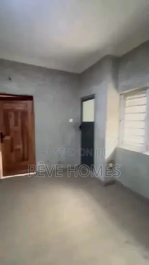 Mini Flat in Computer Village for rent
