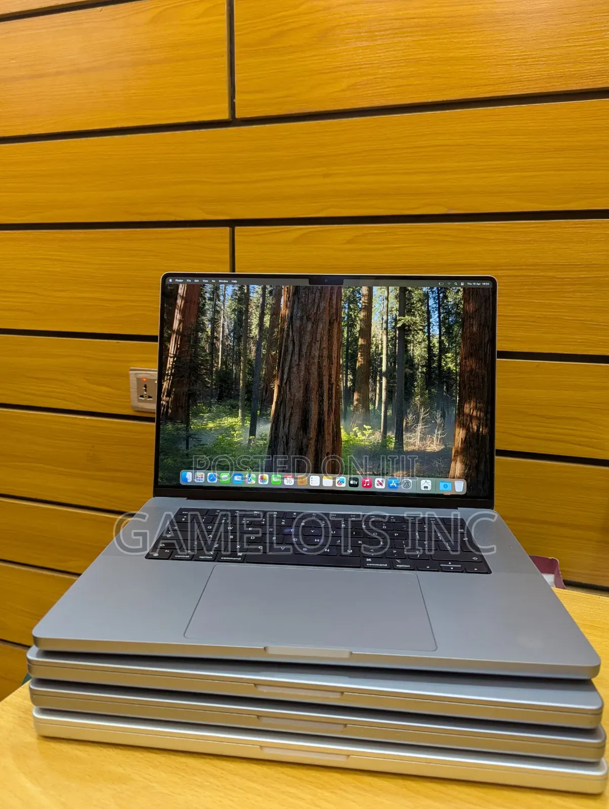 Laptop Apple MacBook Pro 2021 M1 16GB Apple M1 Pro SSD 512GB