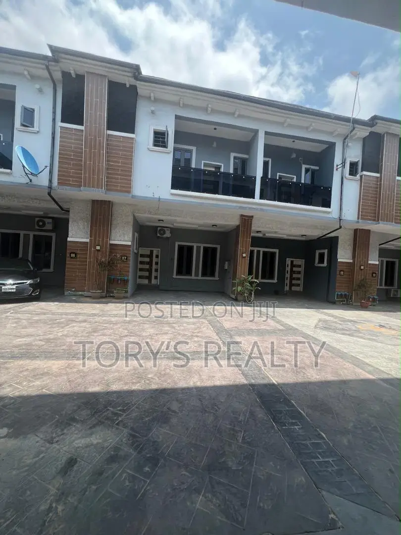 Mini Flat in Chevron for rent