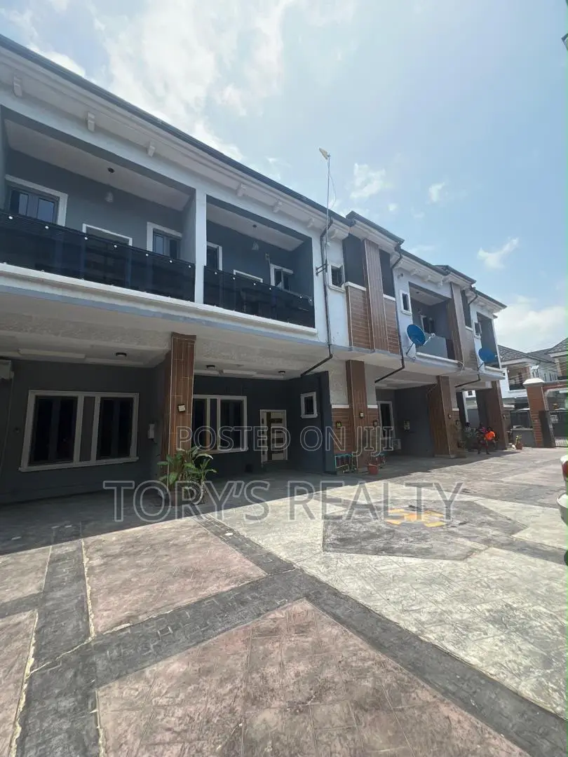 Mini Flat in Chevron for rent