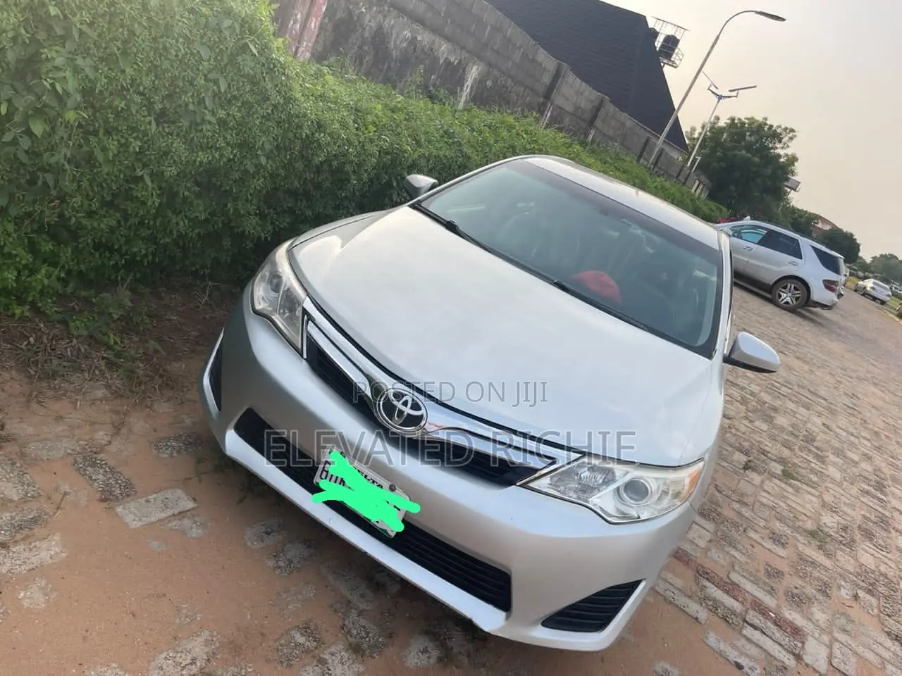 Toyota Camry SE V6 4dr Sedan (3.5L 6cyl 6A) 2013 Silver