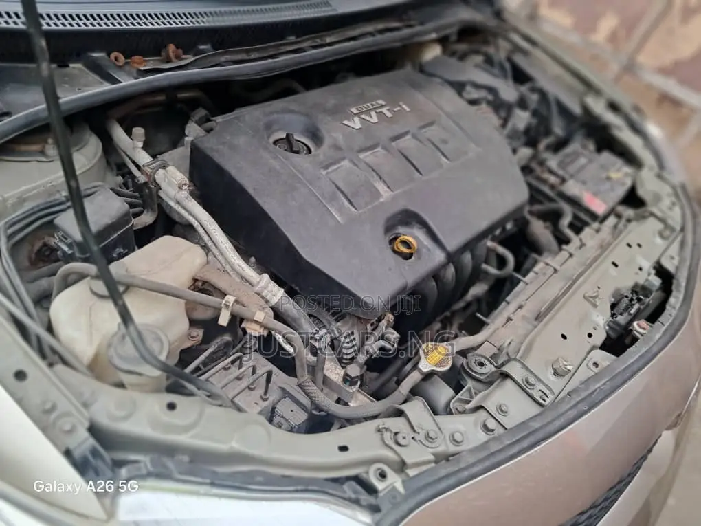 Toyota Corolla LE 4dr Sedan (1.8L 4cyl 4A) 2010 Gold