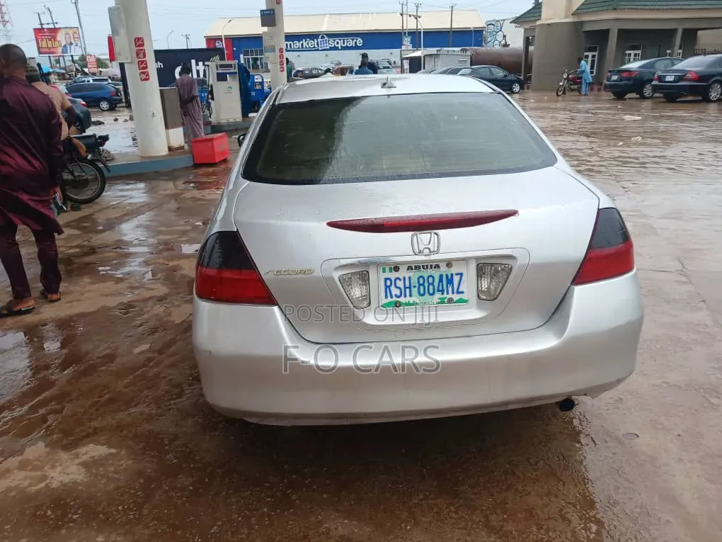 Honda Accord 2005 Silver