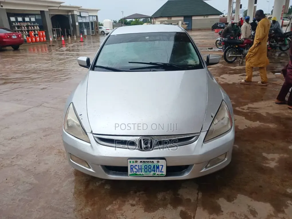 Honda Accord 2005 Silver