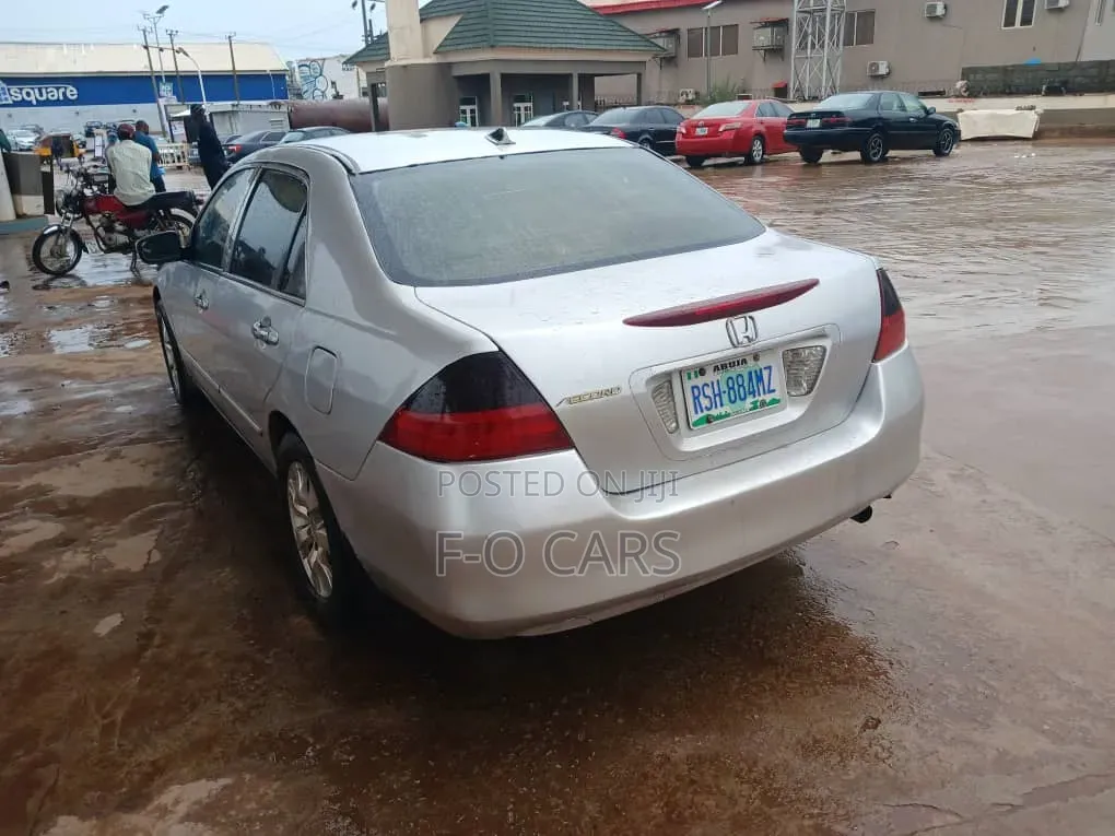 Honda Accord 2005 Silver