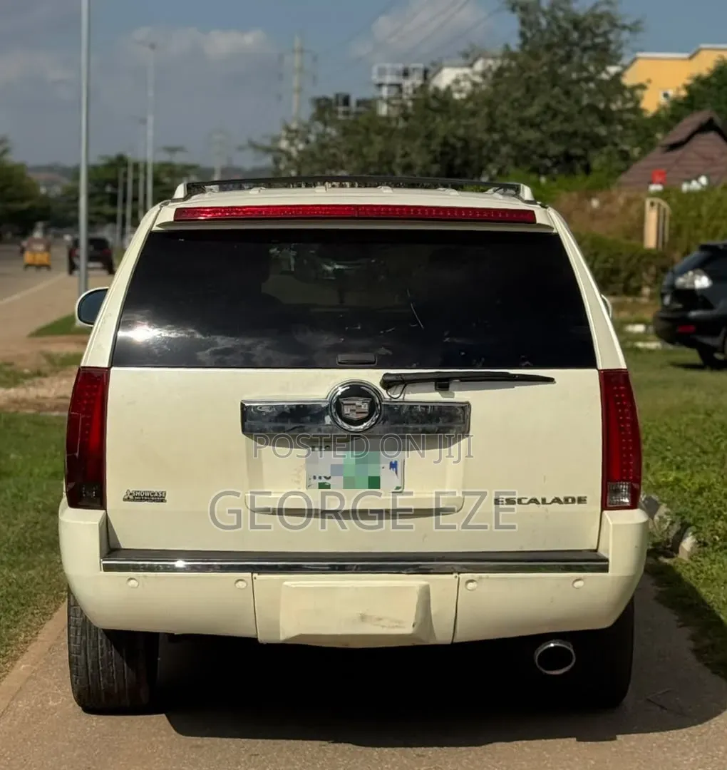 Cadillac Escalade 2009 White