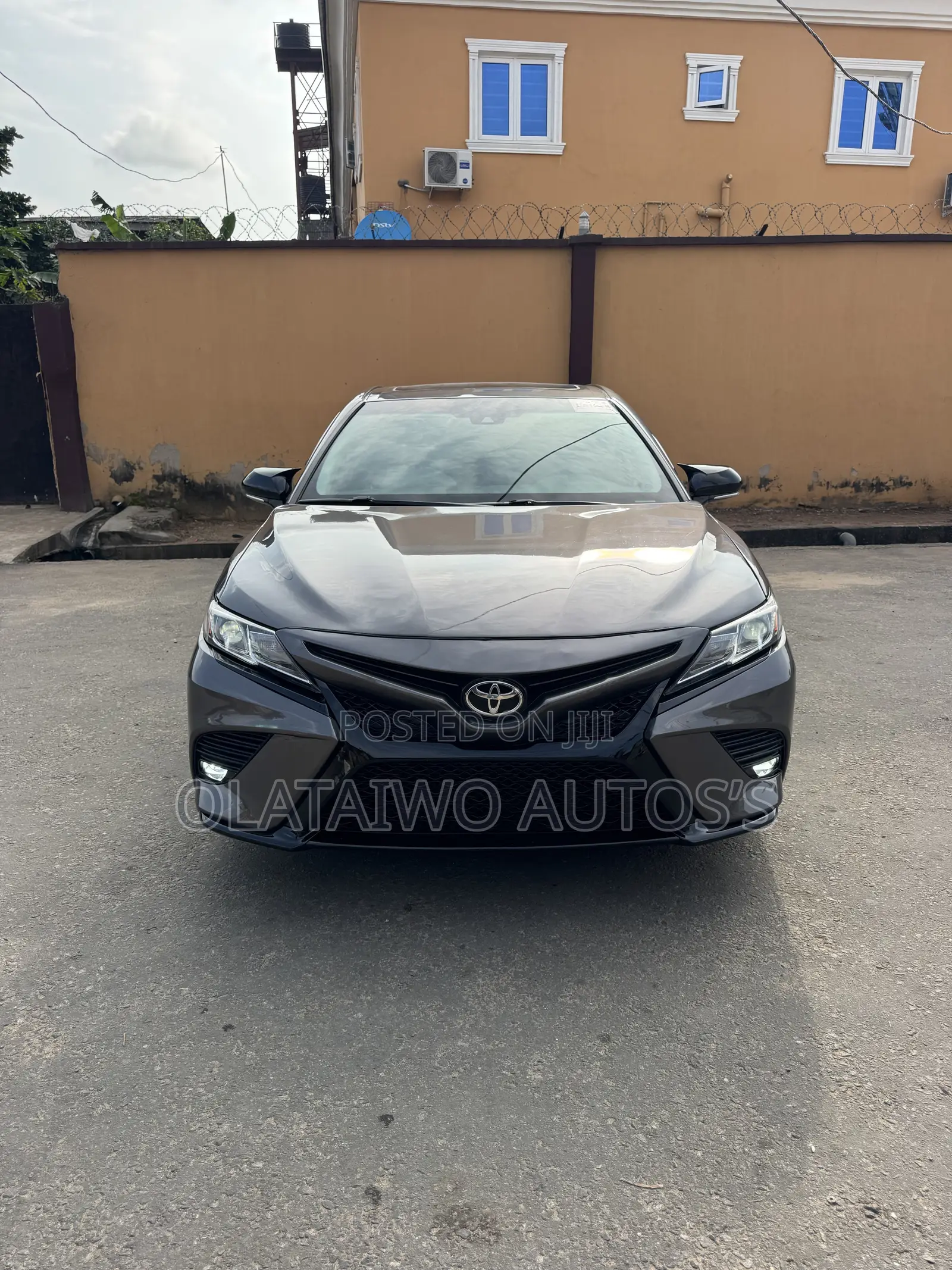 Toyota Camry SE FWD (2.5L 4cyl 8AM) 2018 Gray