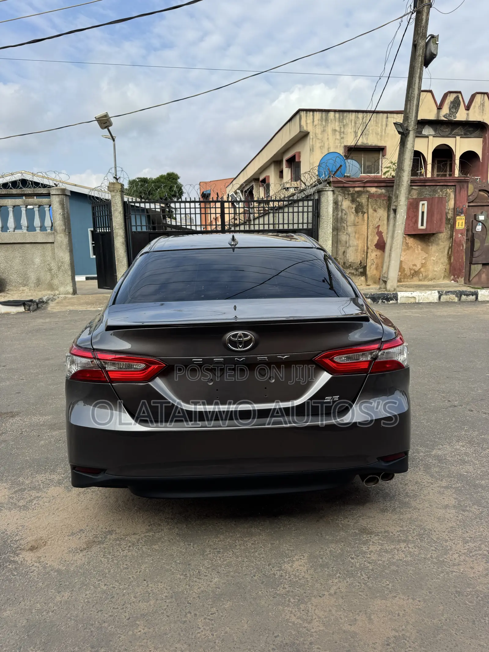 Toyota Camry SE FWD (2.5L 4cyl 8AM) 2018 Gray