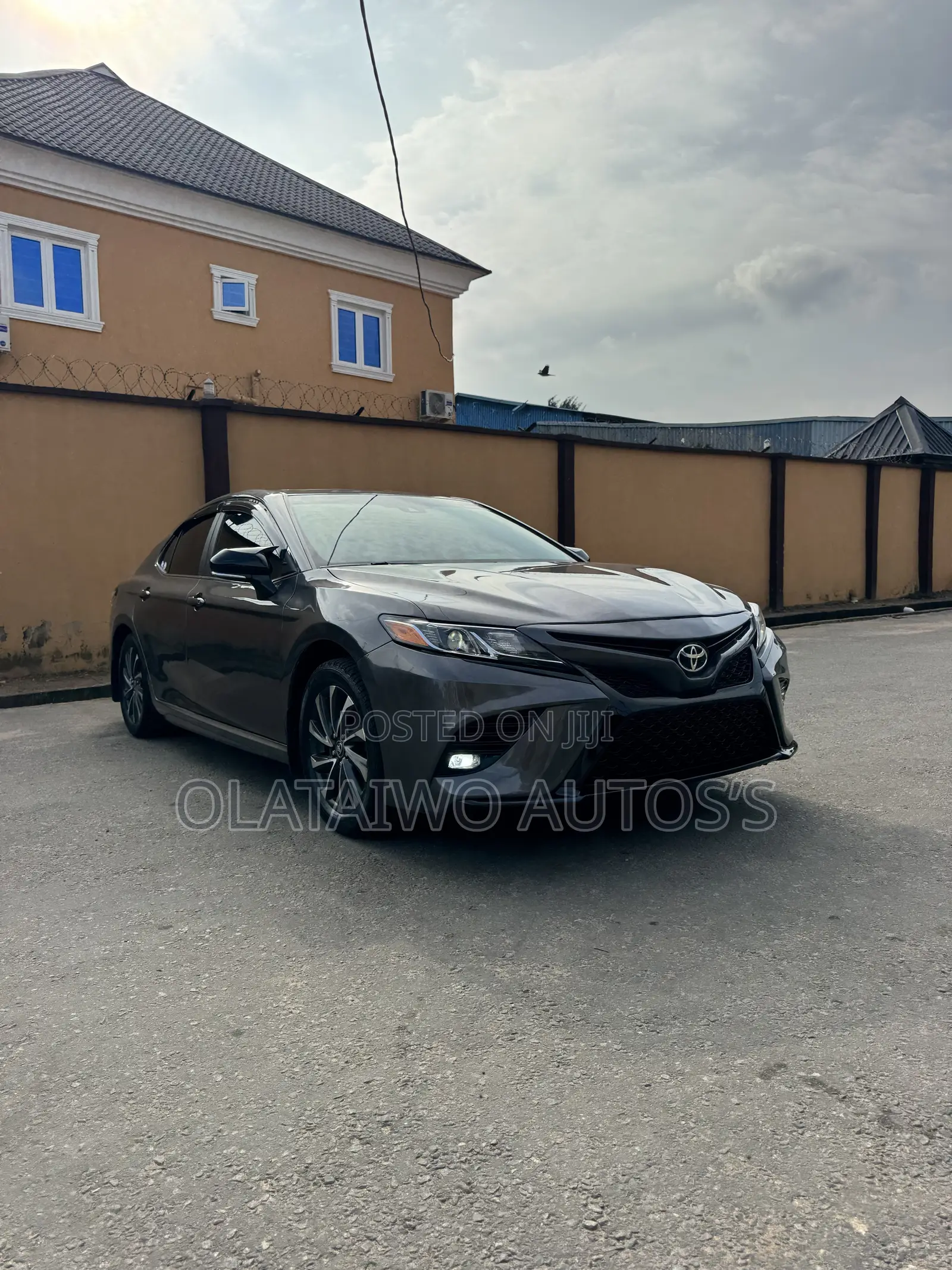 Toyota Camry SE FWD (2.5L 4cyl 8AM) 2018 Gray