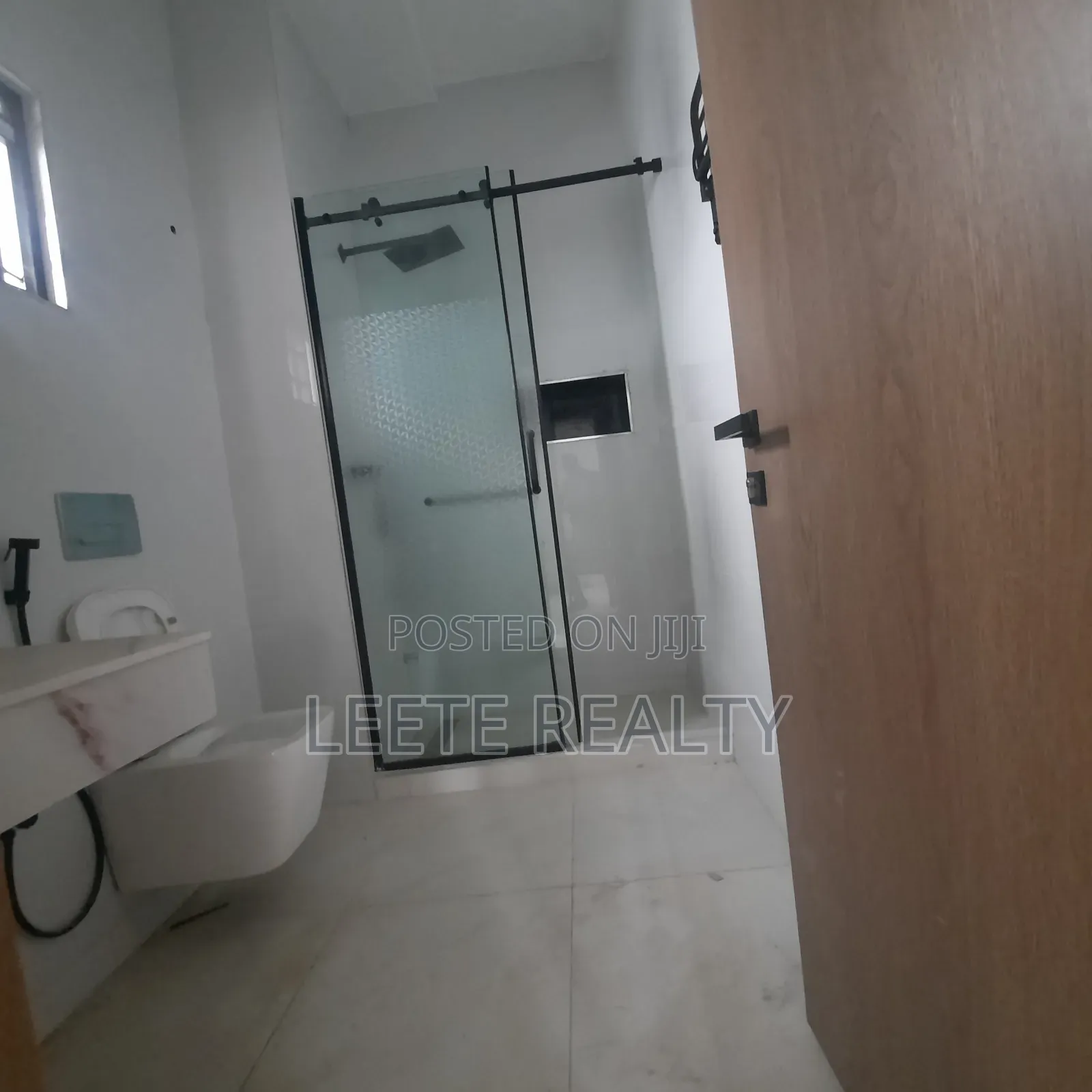5bdrm Duplex in Kado for sale