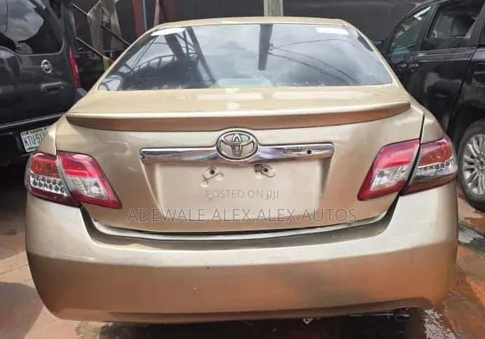Toyota Camry 2008 Gold