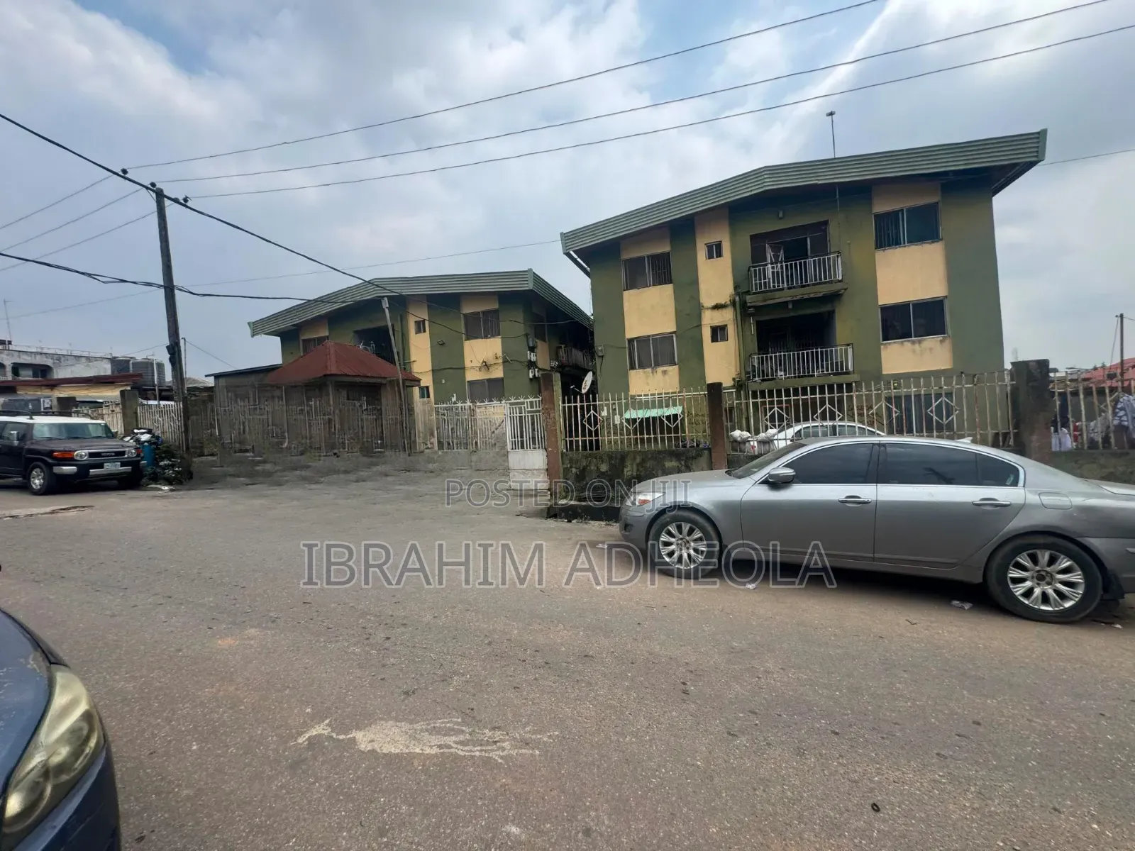 Land Measuring 1370sqm With a Well Maintained Apartment of 20flats