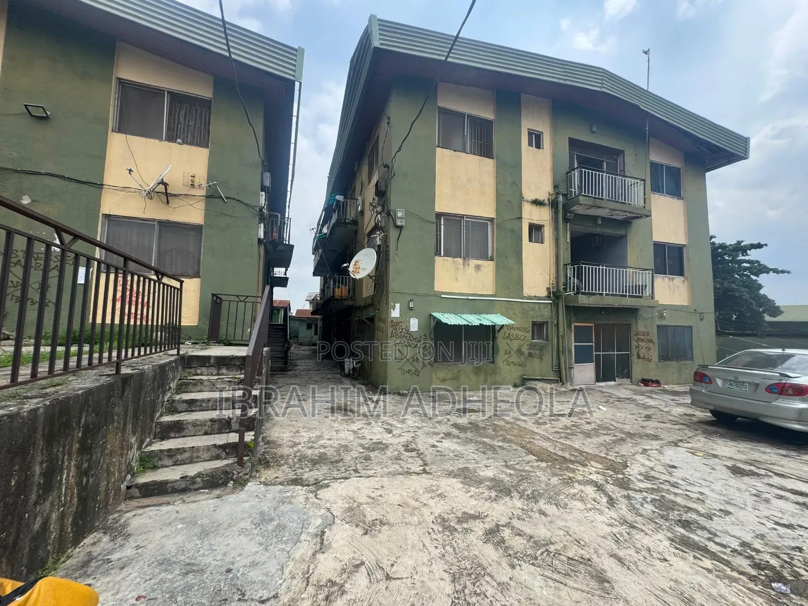 Land Measuring 1370sqm With a Well Maintained Apartment of 20flats