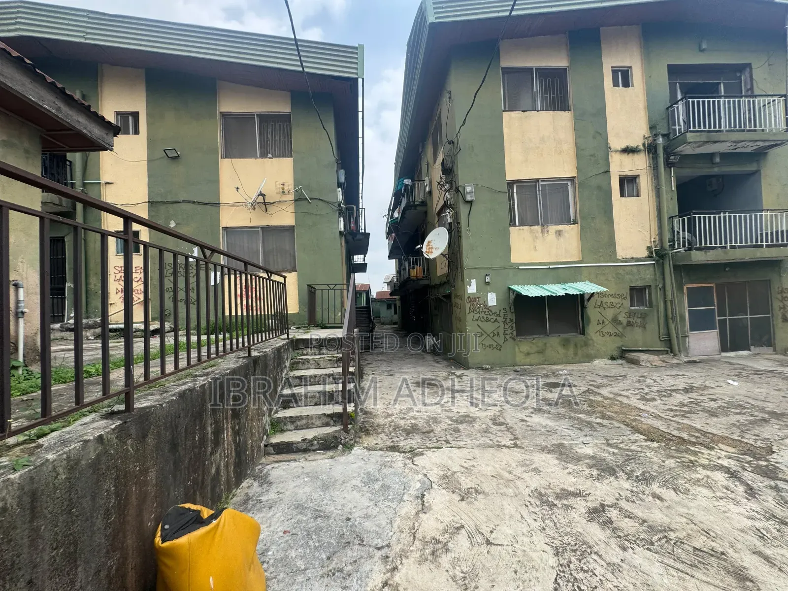 Land Measuring 1370sqm With a Well Maintained Apartment of 20flats